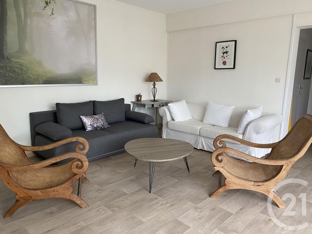 Appartement F3 à vendre - 3 pièces - 79.0 m2 - AGON COUTAINVILLE - 50 - BASSE-NORMANDIE - Century 21 Royer Immo