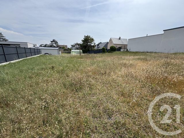 Afficher la photo en grand terrain à vendre - 938.0 m2 - AGON COUTAINVILLE - 50 - BASSE-NORMANDIE - Century 21 Royer Immo