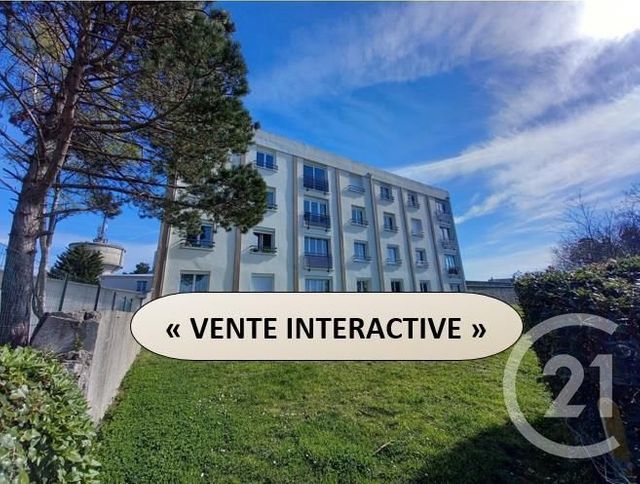 Appartement F4 à vendre - 4 pièces - 88.08 m2 - GRANVILLE - 50 - BASSE-NORMANDIE - Century 21 Royer Immo Appartement F4 à vendre - 4 pièces - 88.08 m2 - GRANVILLE - 50 - BASSE-NORMANDIE - Century 21 Royer Immo