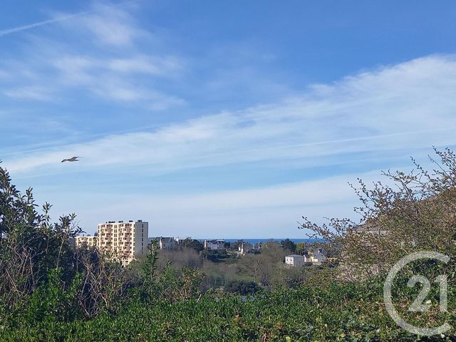 Appartement F4 à vendre - 4 pièces - 88.08 m2 - GRANVILLE - 50 - BASSE-NORMANDIE - Century 21 Royer Immo Appartement F4 à vendre - 4 pièces - 88.08 m2 - GRANVILLE - 50 - BASSE-NORMANDIE - Century 21 Royer Immo