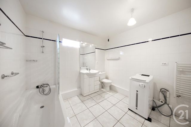 Appartement F3 à vendre - 3 pièces - 95.51 m2 - GRANVILLE - 50 - BASSE-NORMANDIE - Century 21 Royer Immo