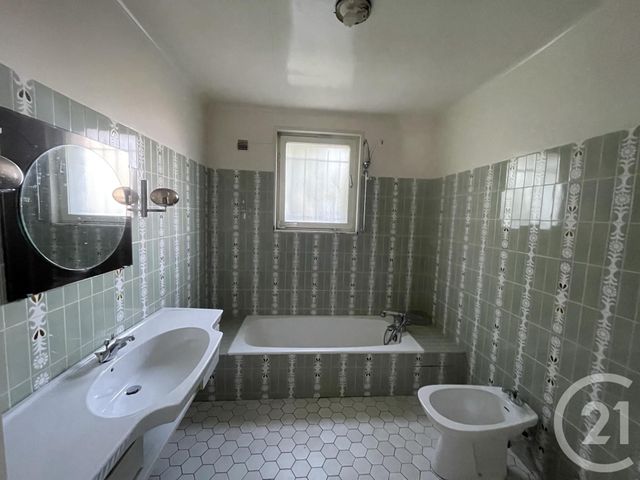 maison à vendre - 6 pièces - 165.0 m2 - JULLOUVILLE - 50 - BASSE-NORMANDIE - Century 21 Royer Immo