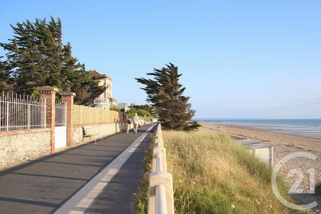 Appartement F4 à vendre - 4 pièces - 94.18 m2 - JULLOUVILLE - 50 - BASSE-NORMANDIE - Century 21 Royer Immo