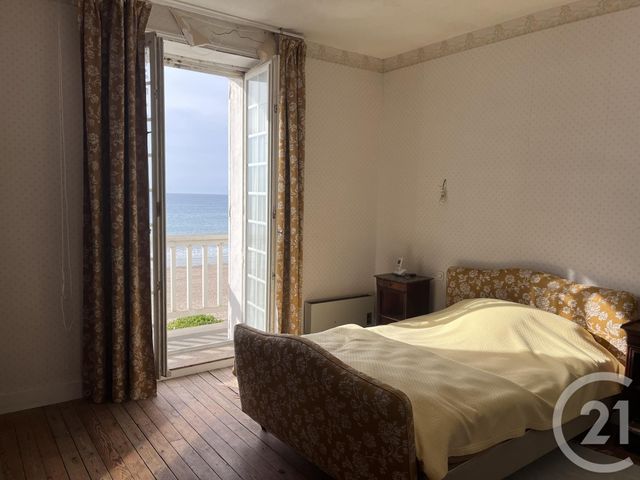 maison à vendre - 8 pièces - 145.0 m2 - JULLOUVILLE - 50 - BASSE-NORMANDIE - Century 21 Royer Immo