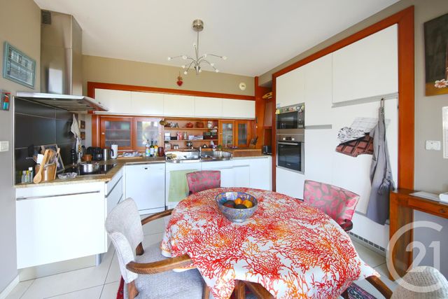 maison à vendre - 7 pièces - 186.0 m2 - DONVILLE LES BAINS - 50 - BASSE-NORMANDIE - Century 21 Royer Immo