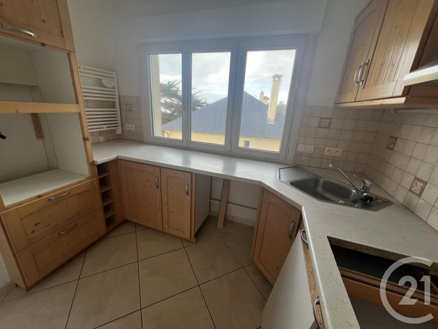 Appartement F3 à louer - 3 pièces - 80.1 m2 - JULLOUVILLE - 50 - BASSE-NORMANDIE - Century 21 Royer Immo