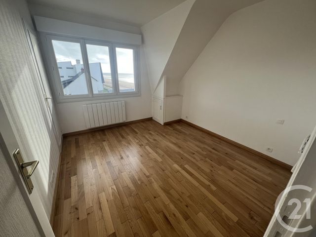 Appartement F3 à louer - 3 pièces - 80.1 m2 - JULLOUVILLE - 50 - BASSE-NORMANDIE - Century 21 Royer Immo
